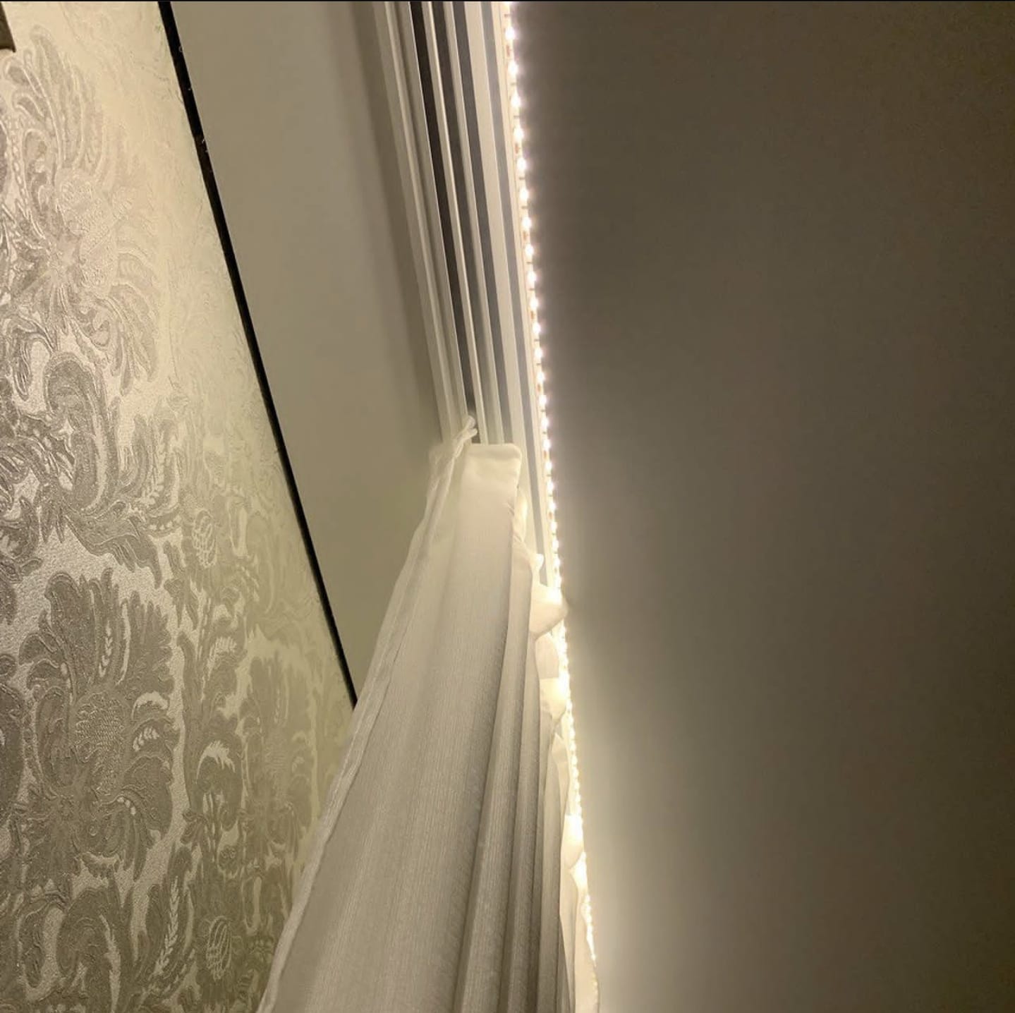 Спальня с натяжным потолком